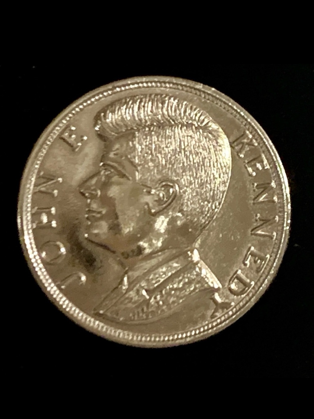John F. Kennedy Commemorative Coin - Shiny Silver Tone